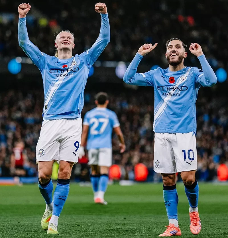 Man City vs Dortmund đang bám đuổi nhau sát sao